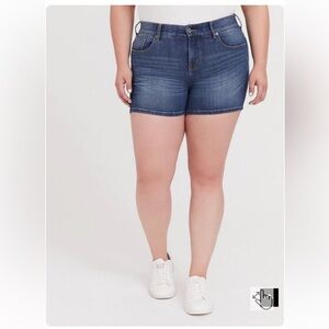 NWOT TORRID Bombshell Medium Wash Skinny Short Shorts Premium Stretch